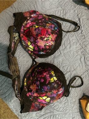 W W Victoria's Secret Black Floral & Butterfly Lace Push-Up Bra as is
